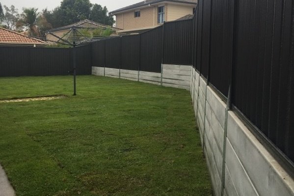 Durawall retaining wall with Colorbond fence for backyard blitz in Eight Mile Plains