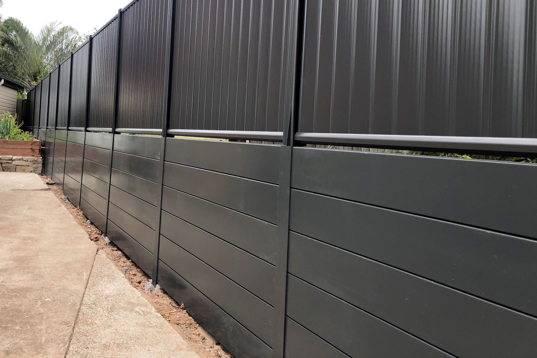 Durawall retaining wall monument and colorbond in Carindale featured image